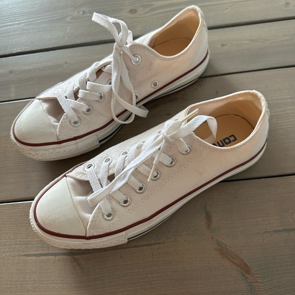 Whit converse low top - size 7 - barely worn - Picture 3 of 5